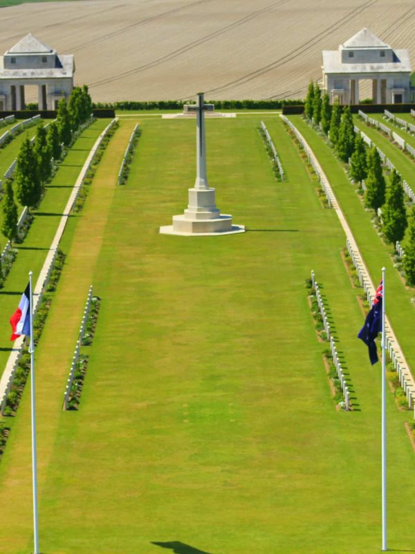 cimetière australien de Villers bretonneux dans la somme,  avec son mémorial à la mémoire des hommes tombés lors de la 1ere guerre mondiale